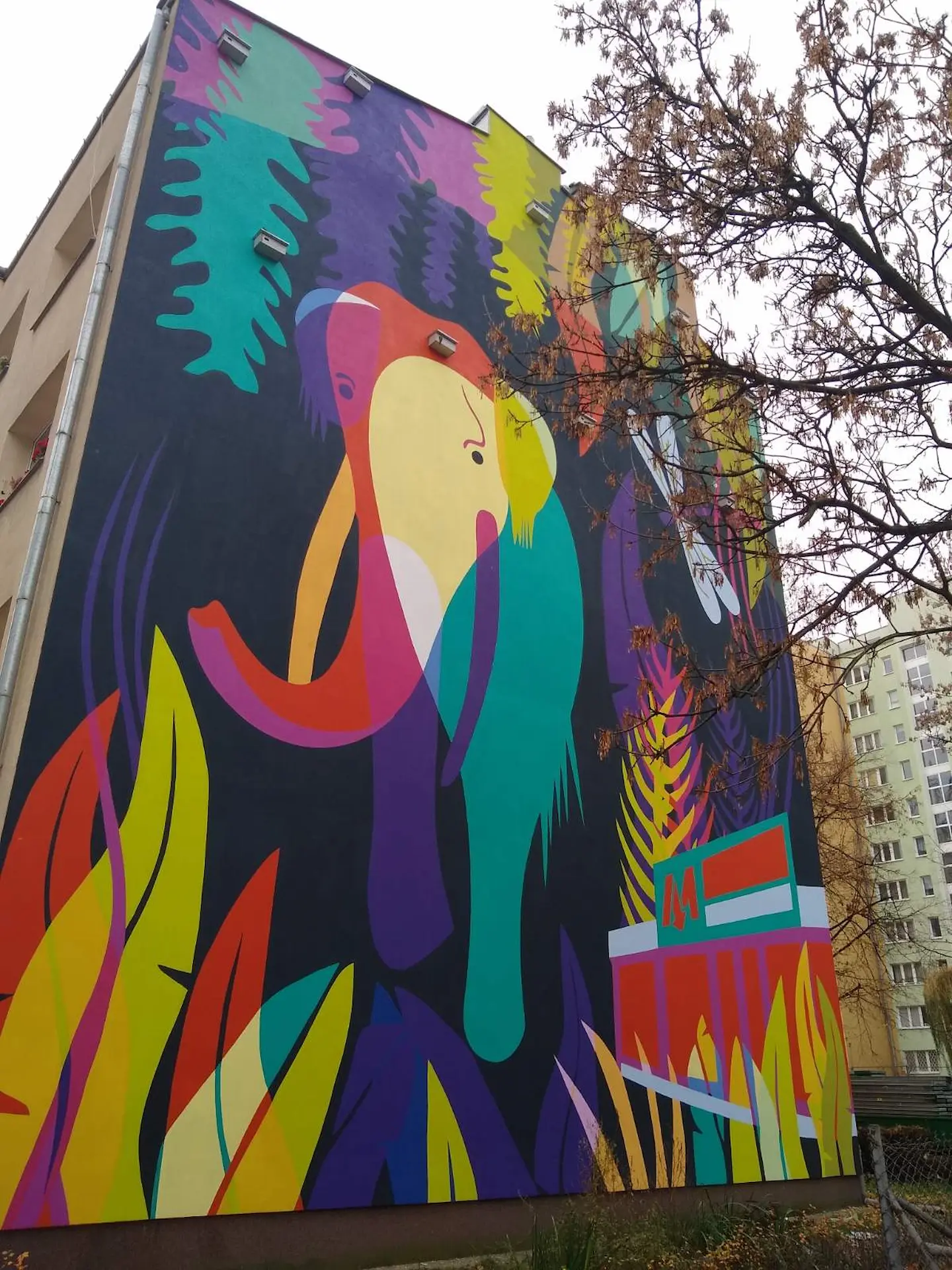 Mural na ścianie w Warszawie na Woli w pobliżu stacji Metra 1