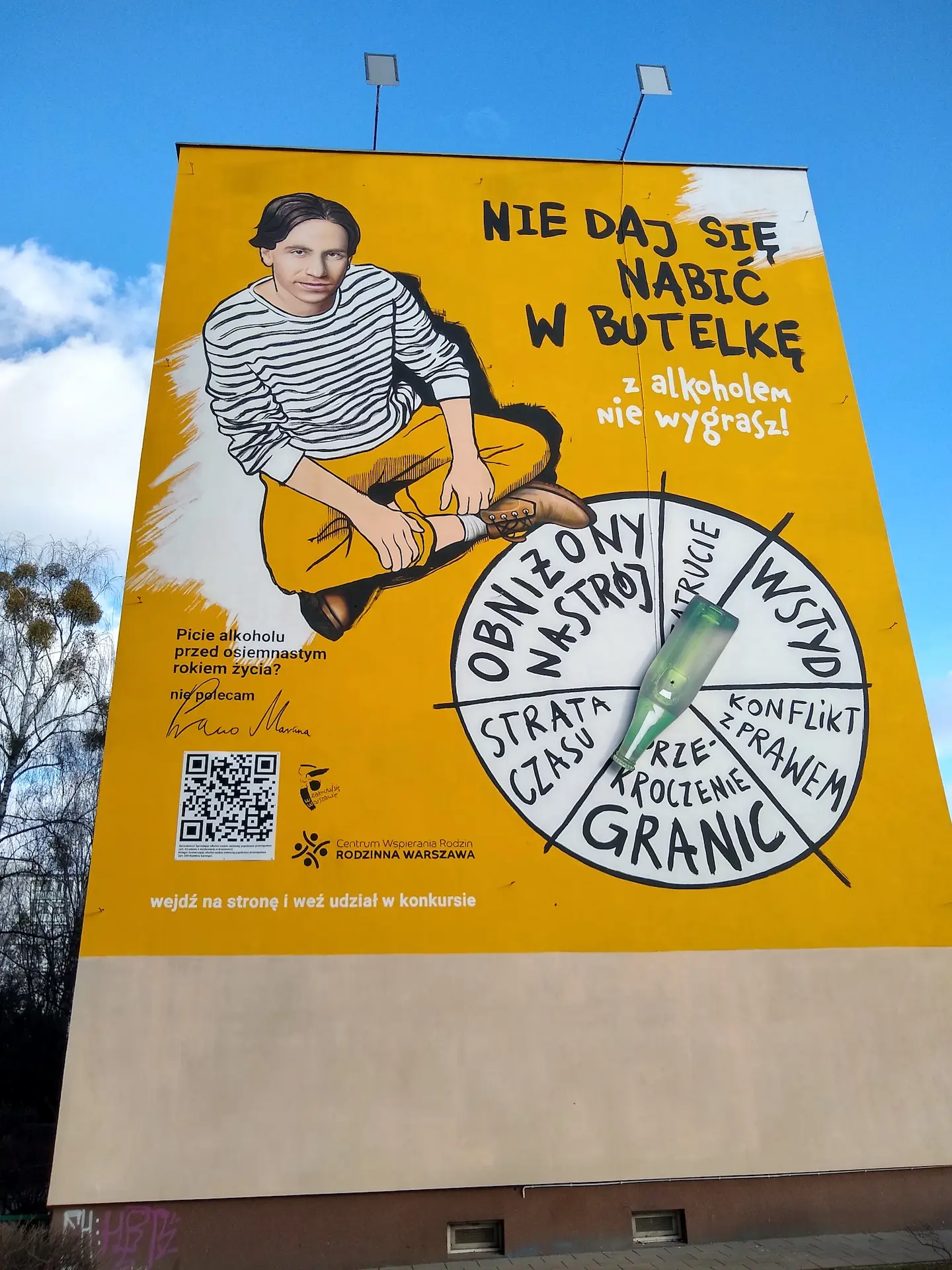 Mural reklamowy interaktywny z ruchomą instalacją na ścianie 1